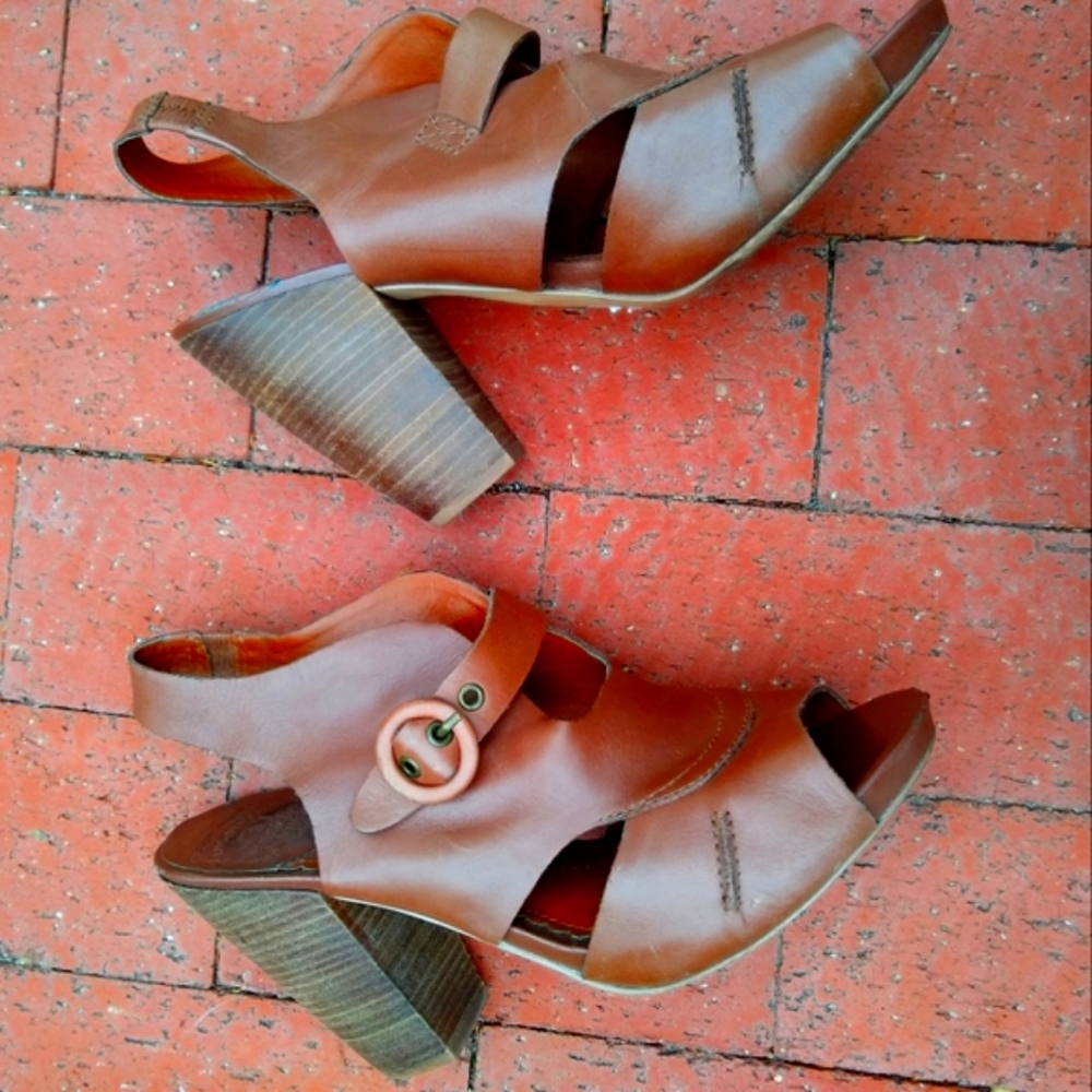 Lucky brand brown chunky heel sandals
